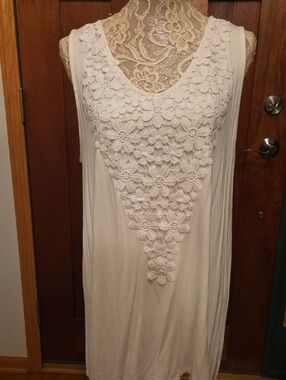 XL Women’s White Crochet-Front Tunic Top